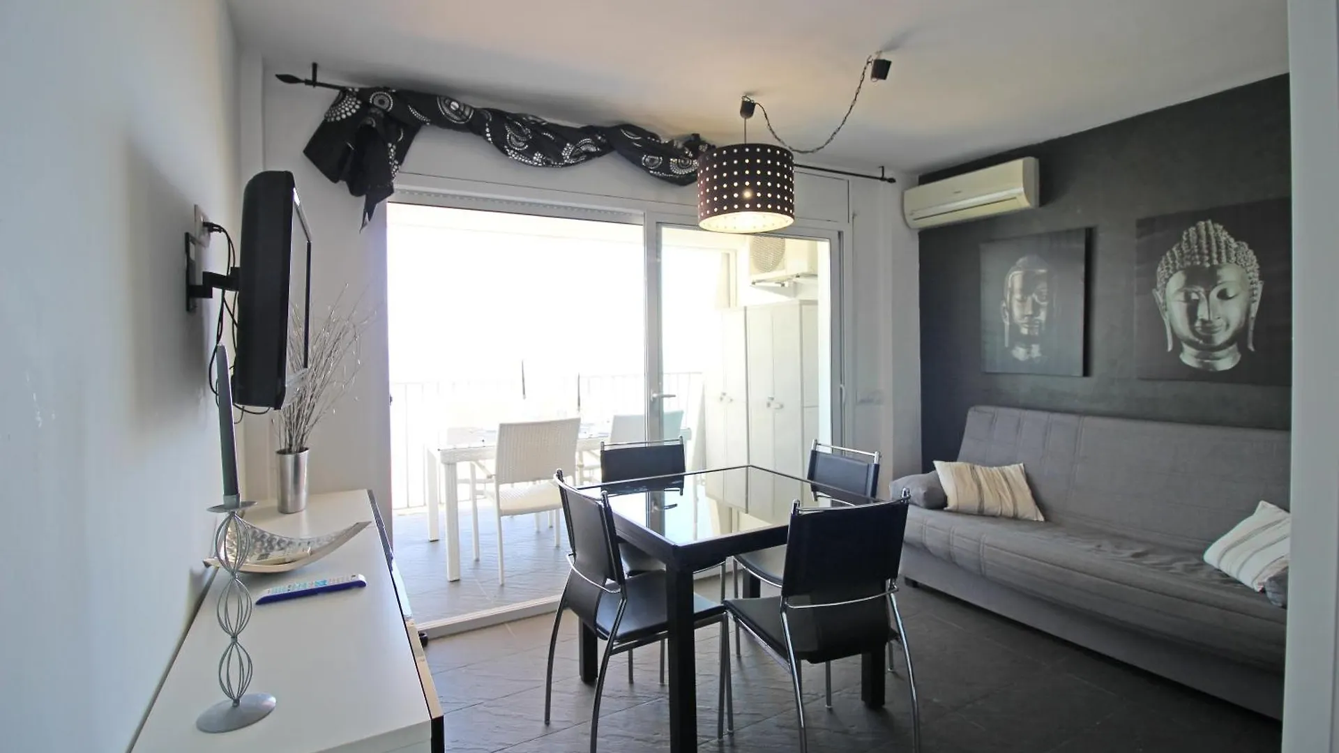 Basic Comfort Studio Manhattan 0115 Empuriabrava Spain